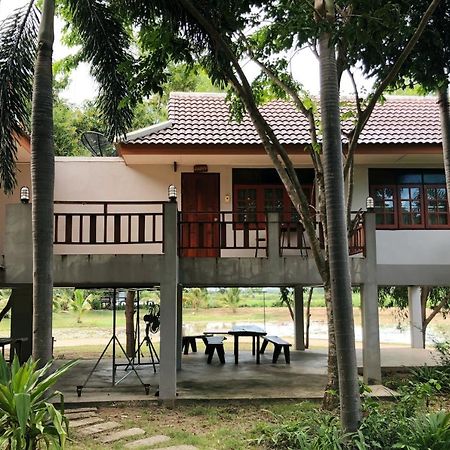 Resort Railumpoo Nakhon Sawan Exteriör bild