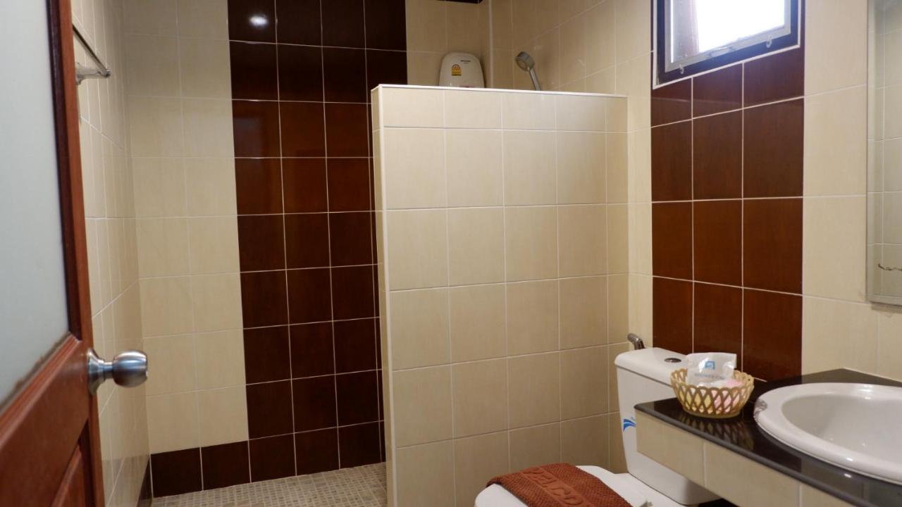 Resort Railumpoo Nakhon Sawan Exteriör bild