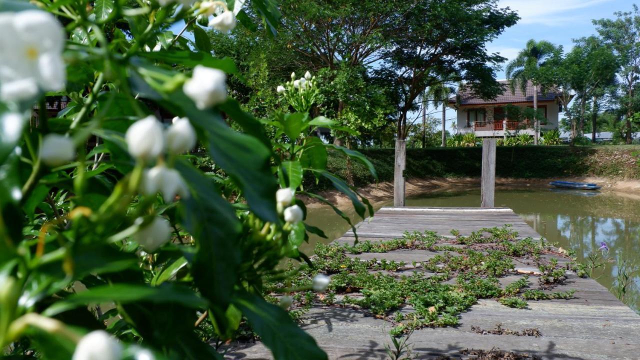 Resort Railumpoo Nakhon Sawan Exteriör bild