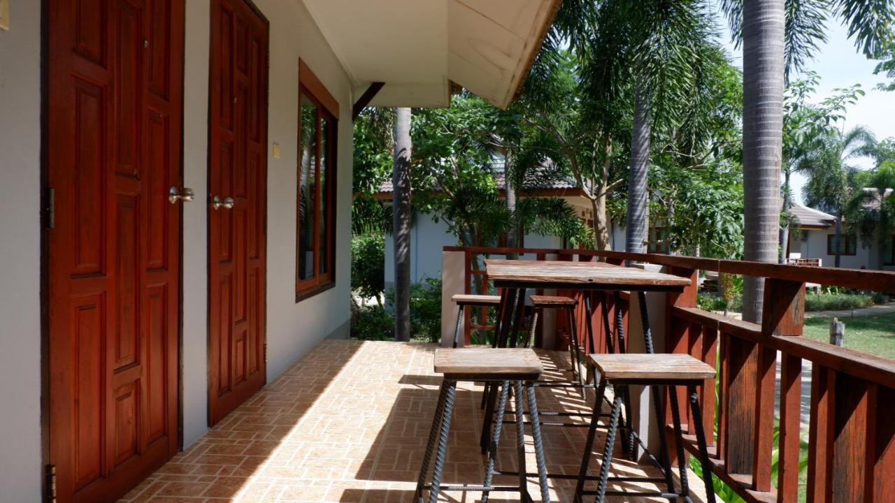 Resort Railumpoo Nakhon Sawan Exteriör bild
