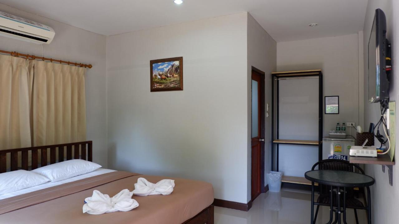Resort Railumpoo Nakhon Sawan Exteriör bild