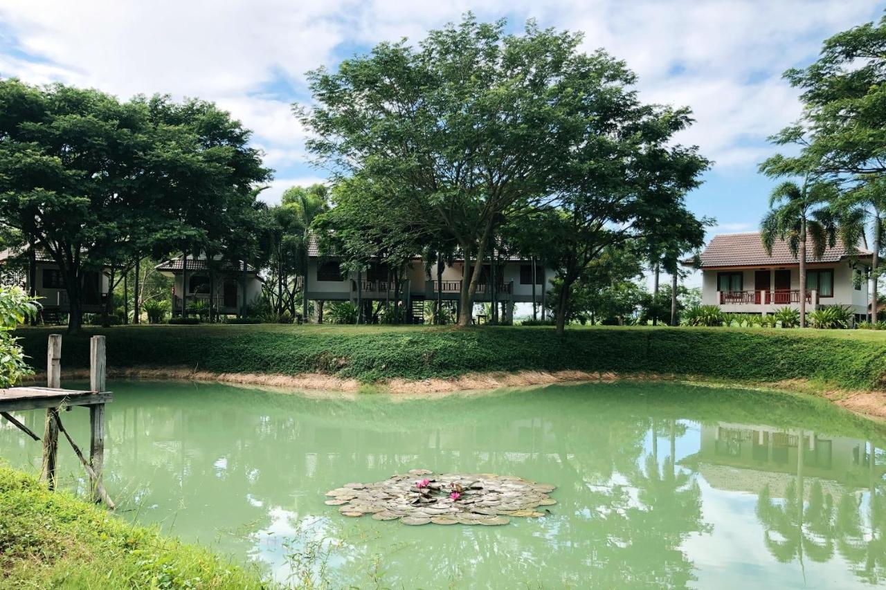 Resort Railumpoo Nakhon Sawan Exteriör bild