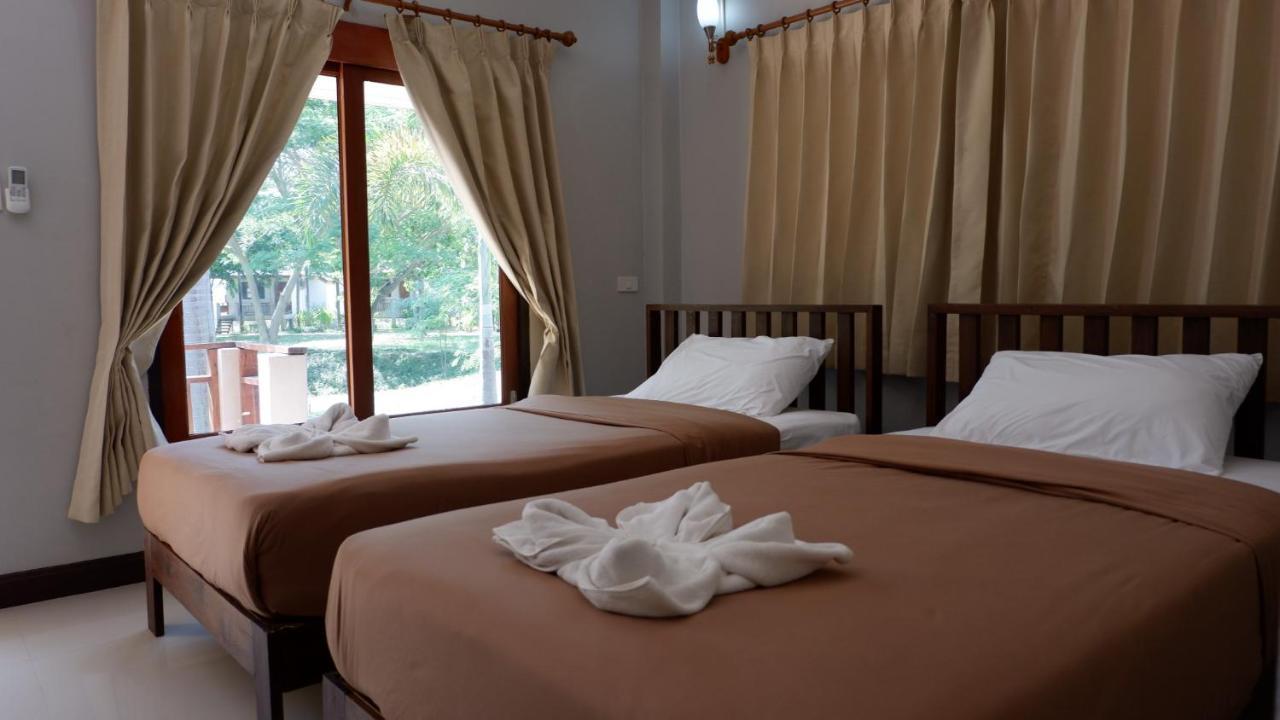 Resort Railumpoo Nakhon Sawan Exteriör bild