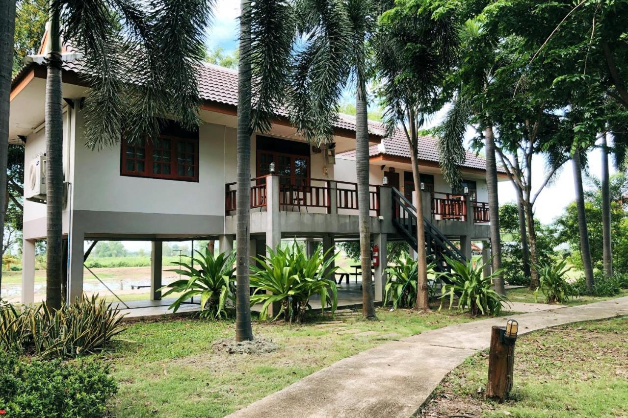Resort Railumpoo Nakhon Sawan Exteriör bild