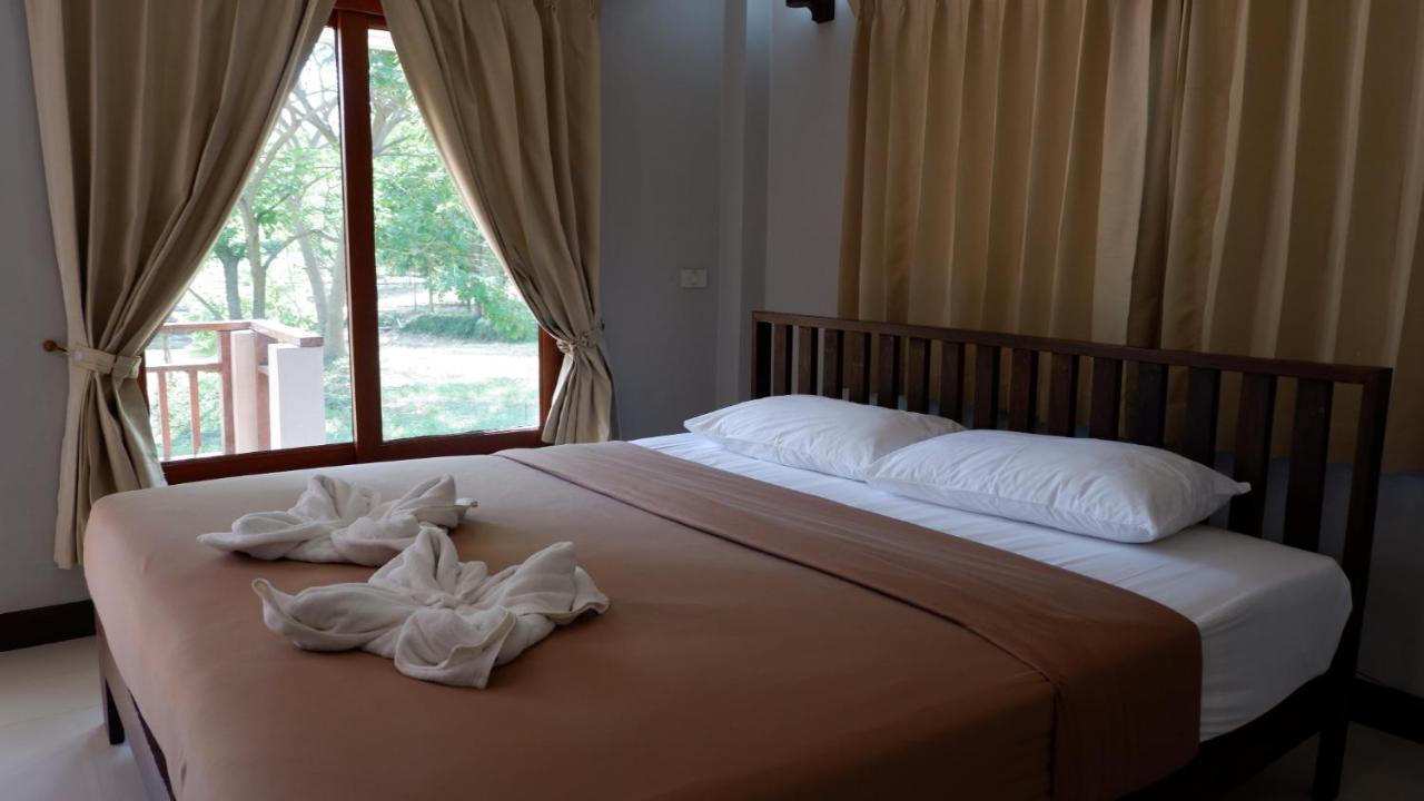 Resort Railumpoo Nakhon Sawan Exteriör bild