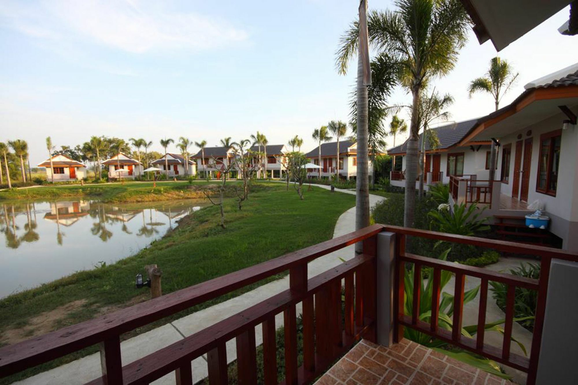 Resort Railumpoo Nakhon Sawan Exteriör bild